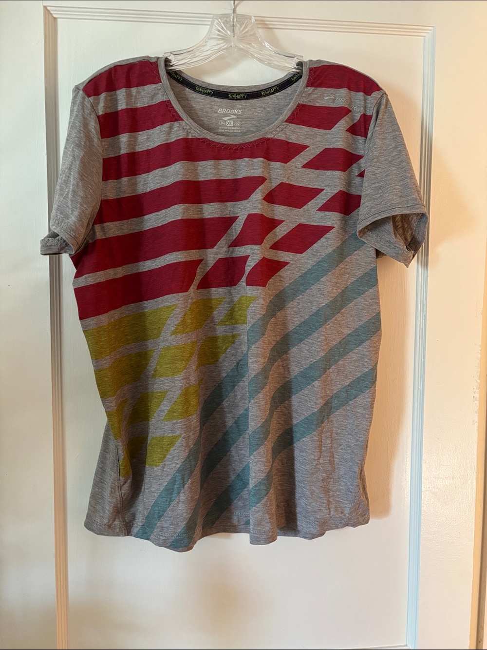 Brooks “run happy” women’s t-shirt